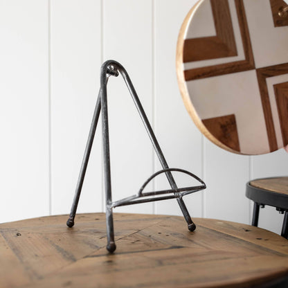 Dixie Whitewashed Metal Easel